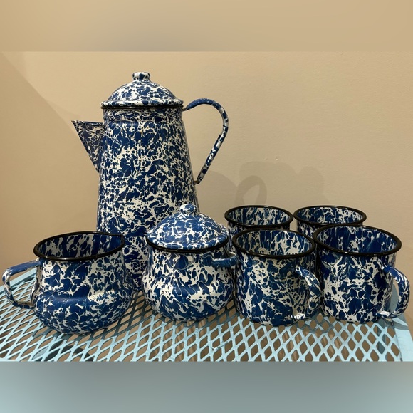 Vintage Incredibly Rare Enamelware Blue White Set Pitcher Creamer Sugar & 4 cups - Picture 1 of 9